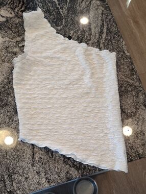 Divided White One-Shoulder Textured Tank